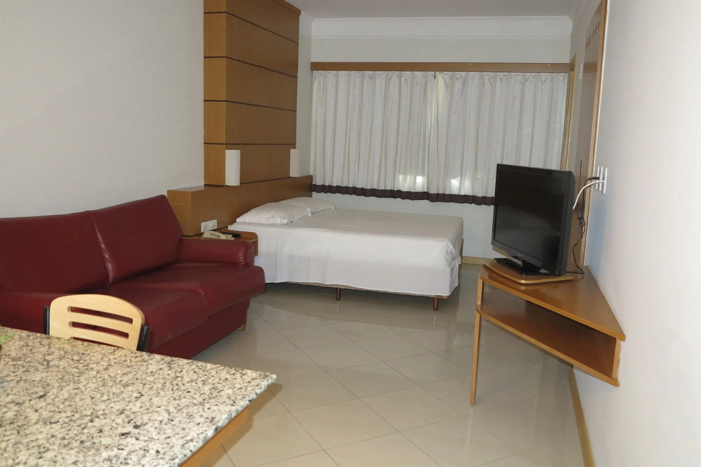 Stay - Apartamentos, Studios e Quartos - Piscina, Jacuzzi e Sauna - 400m da Praia Central