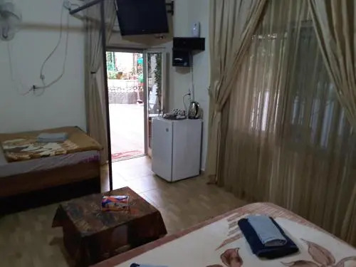 Garden Master Bedroom-Suites