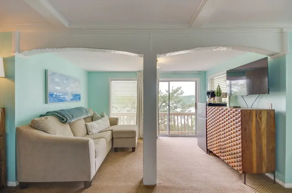 Resort Pools, Lake Views! Multi-level Ozarks Home