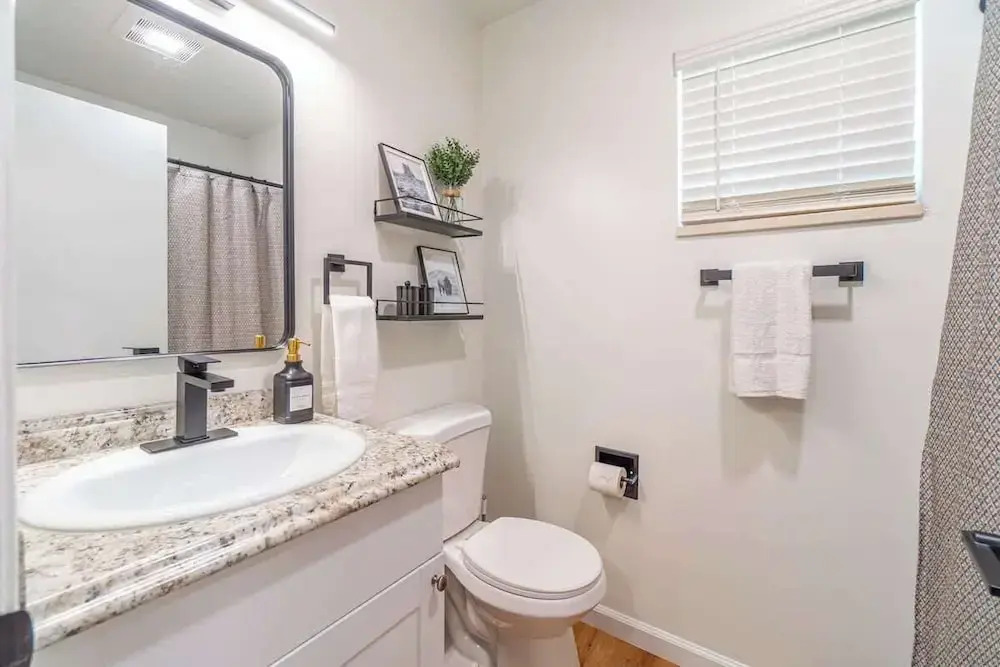 Designer Living Pet-friendly UNR 2BR 1BA