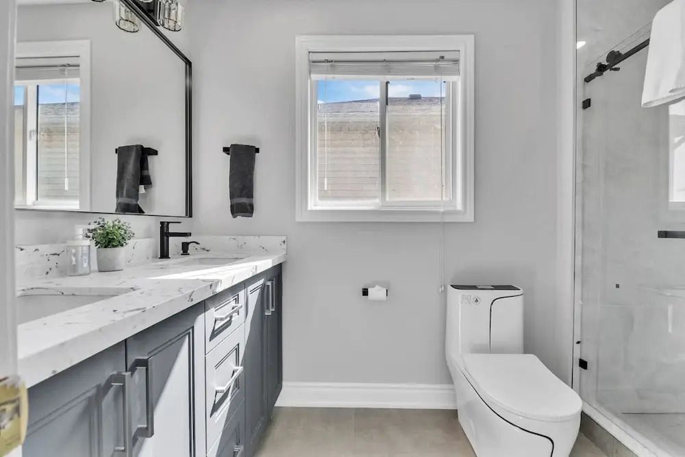 High-ceiling Home Relaxing Patio in Waterloo