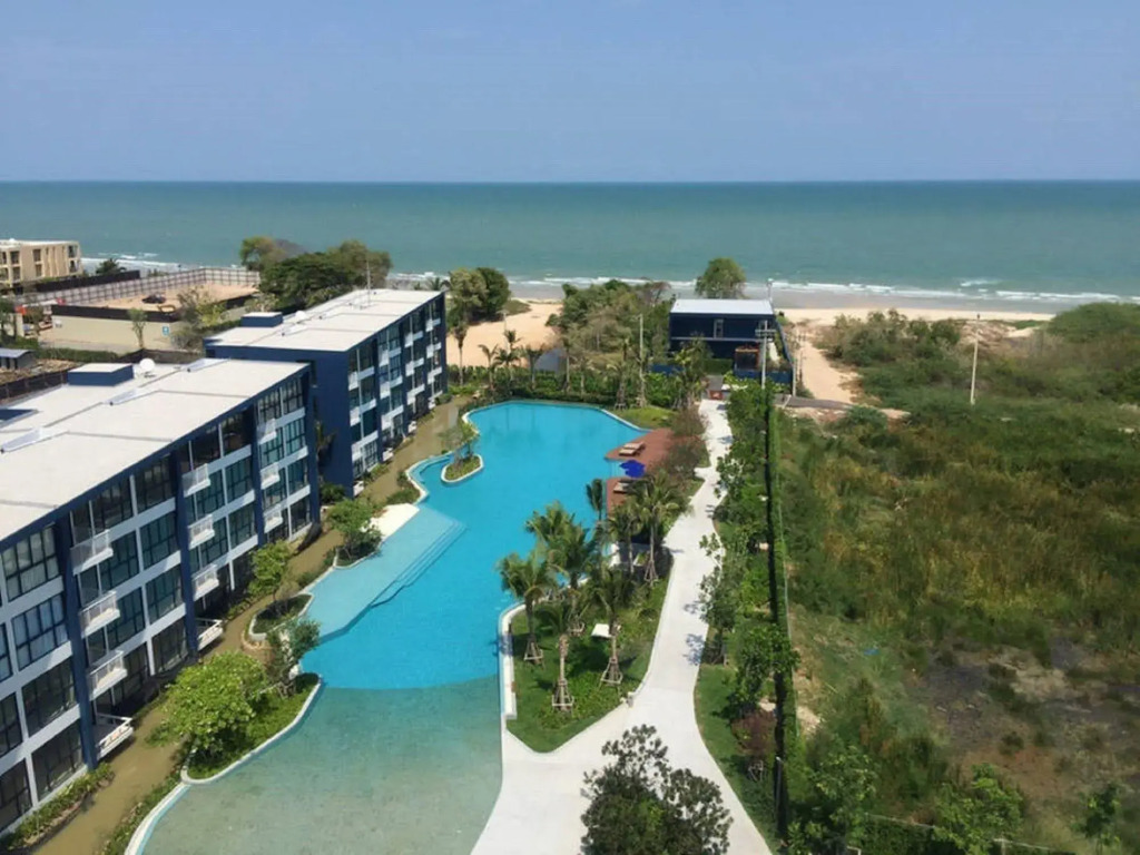 Baan Thew Talay Blue Sapphire