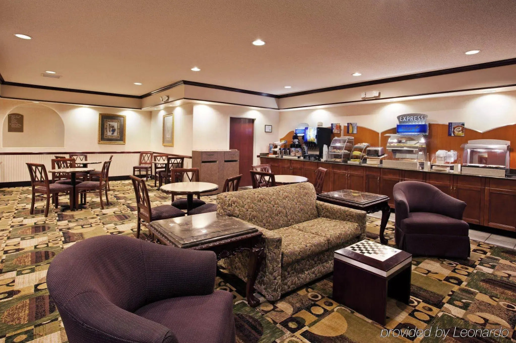 Holiday Inn Express Hotel & Suites Circleville by IHG