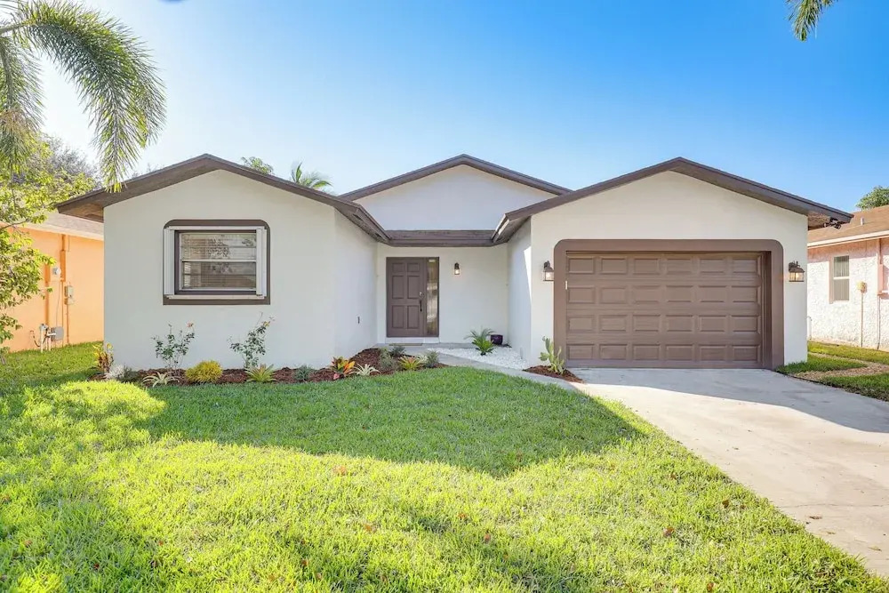 Walk to Shops & Eats, 3 Mi to Beach! Hollywood Gem