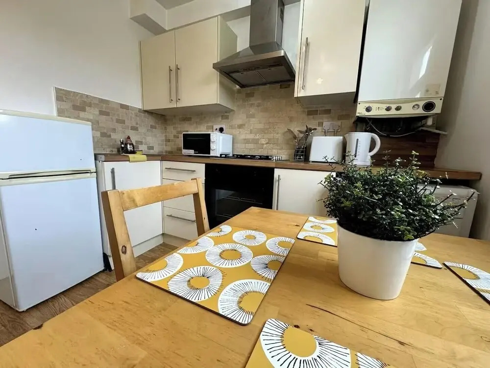 1 Bed-sleeps 4-pet Friendly-central Location