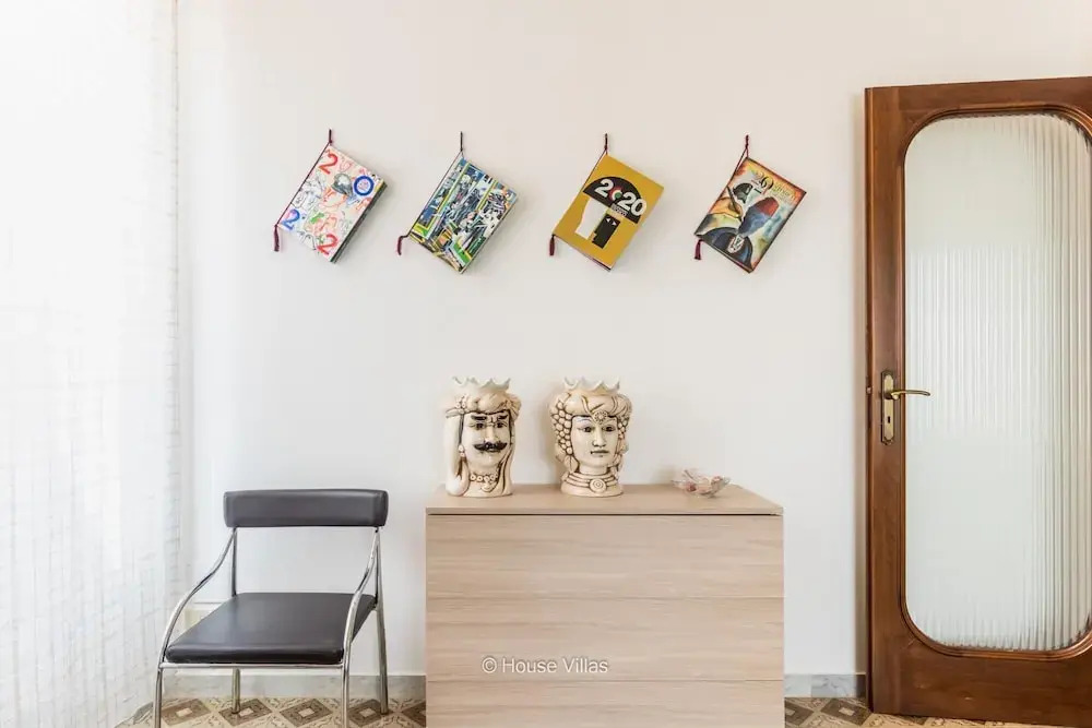 Owl Home in Noto with 2 bedrooms and 1 bathrooms