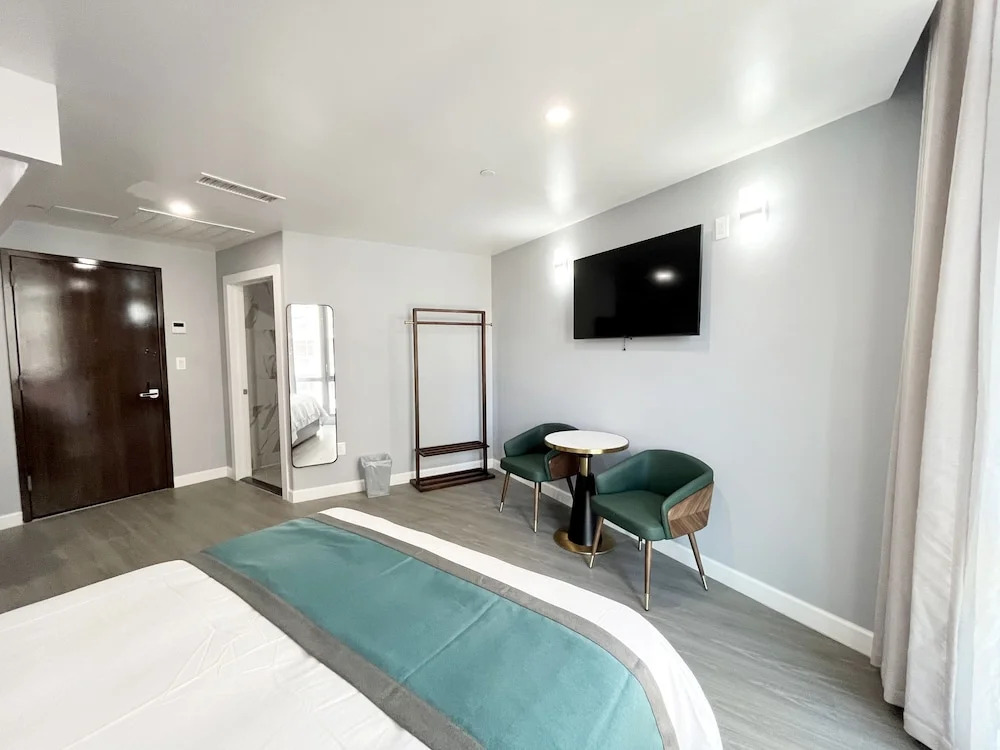 Starlight Hotel Near LGA Airport