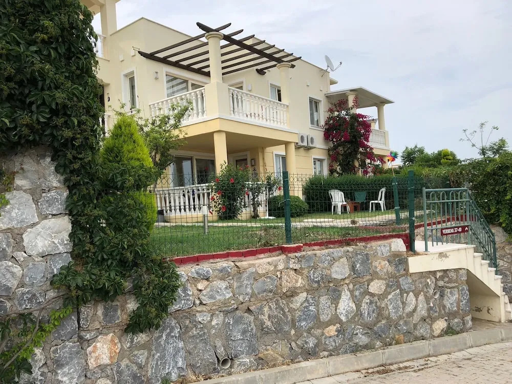 3 Bedroom Apartment Lake View 9 by Likya Global