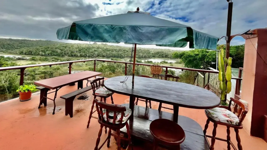 Open Plan Lagoon View Chalet