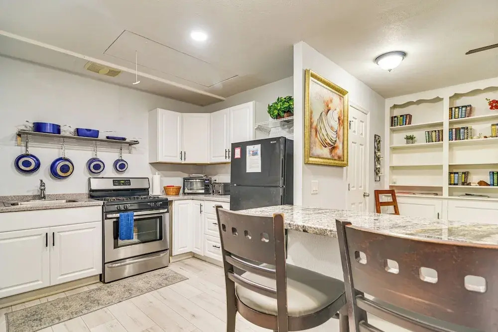 1 Mi to Downtown: Clearwater Apt w/ Private Patio!