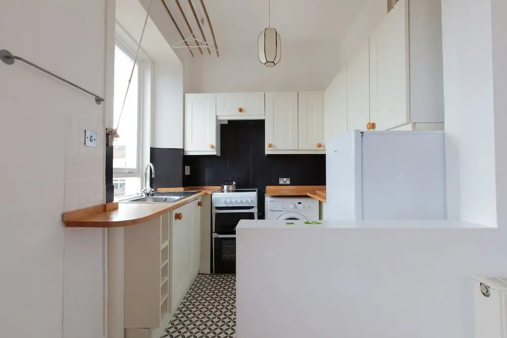 3 Bedroom Flat Near Leith