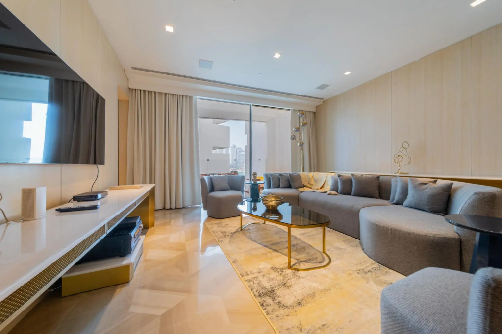DXB - Five - 40608 - PJ