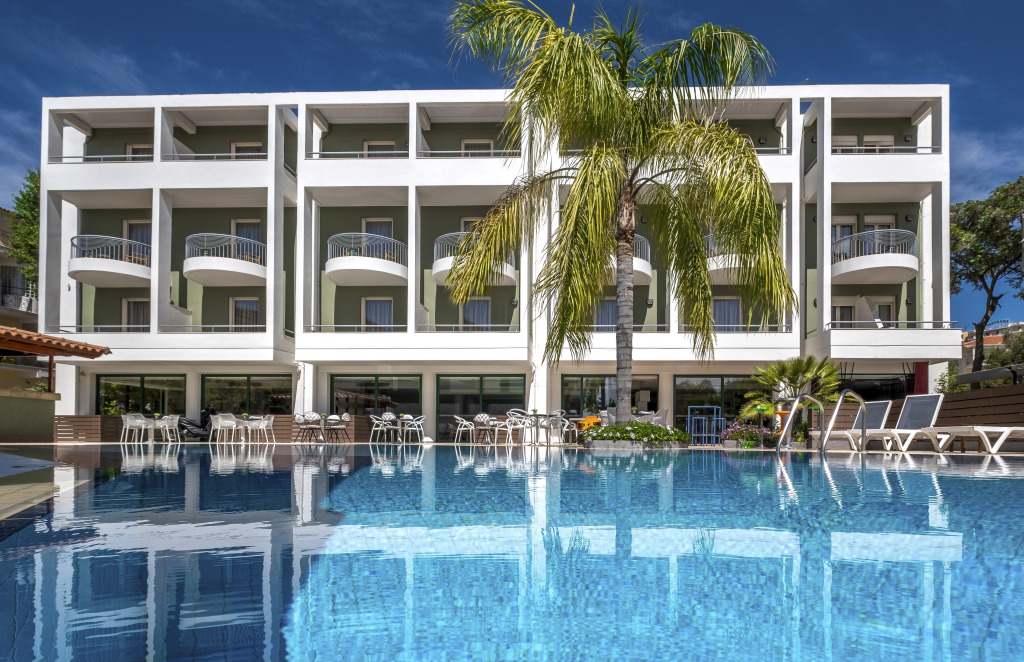 Flisvos Royal Hotel & Suites