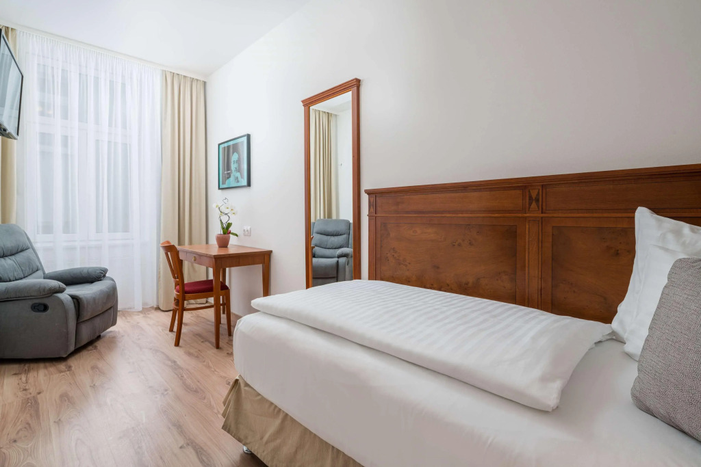 Best Western Plus Celebrity Suites
