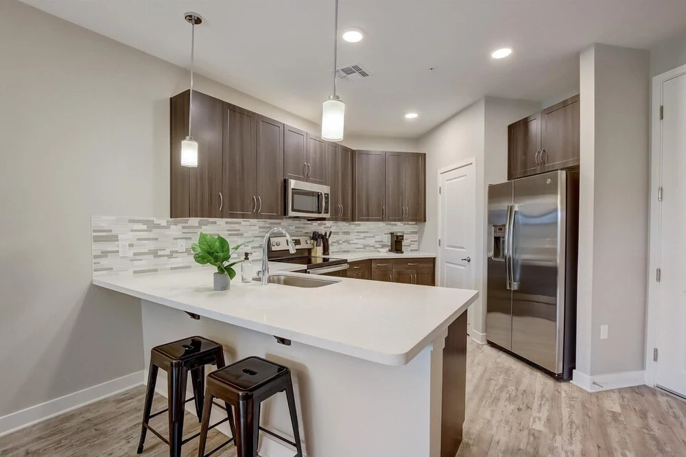 FRONTDESK Montreux Apts Northeast Phoenix
