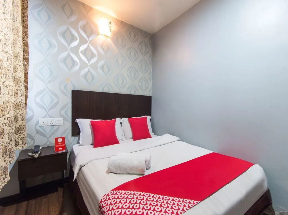 OYO 110 Cosmic Hotel
