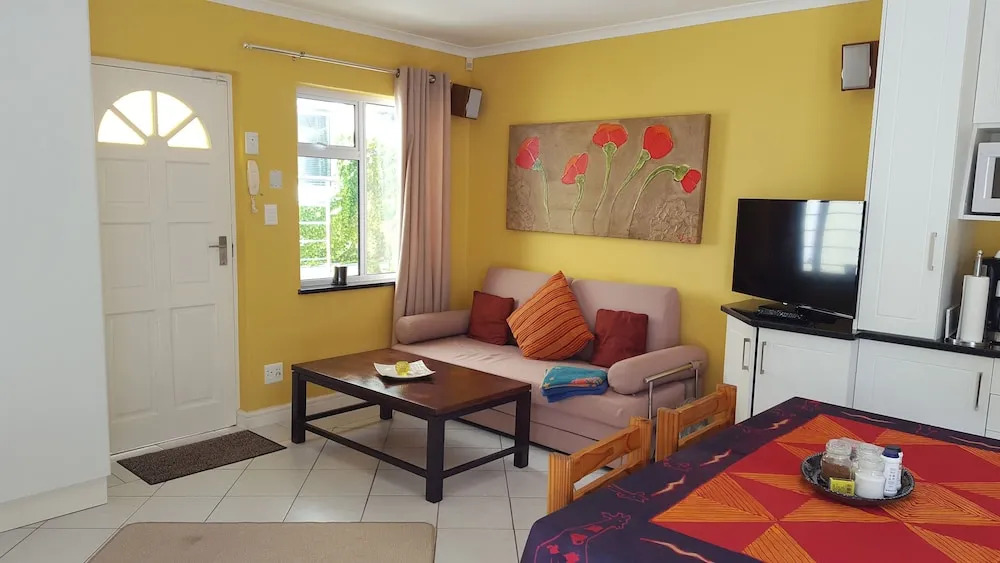 Cosy Chalet With Private Patio in Constantia, the Leafy Suburb of Cape Town