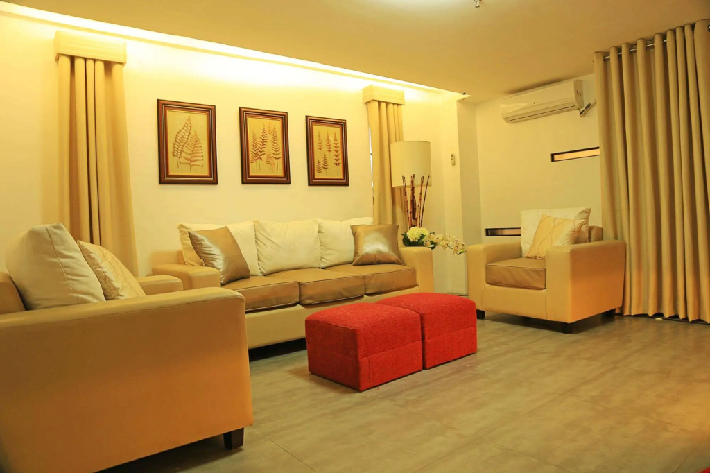 Travelbee Business Inn