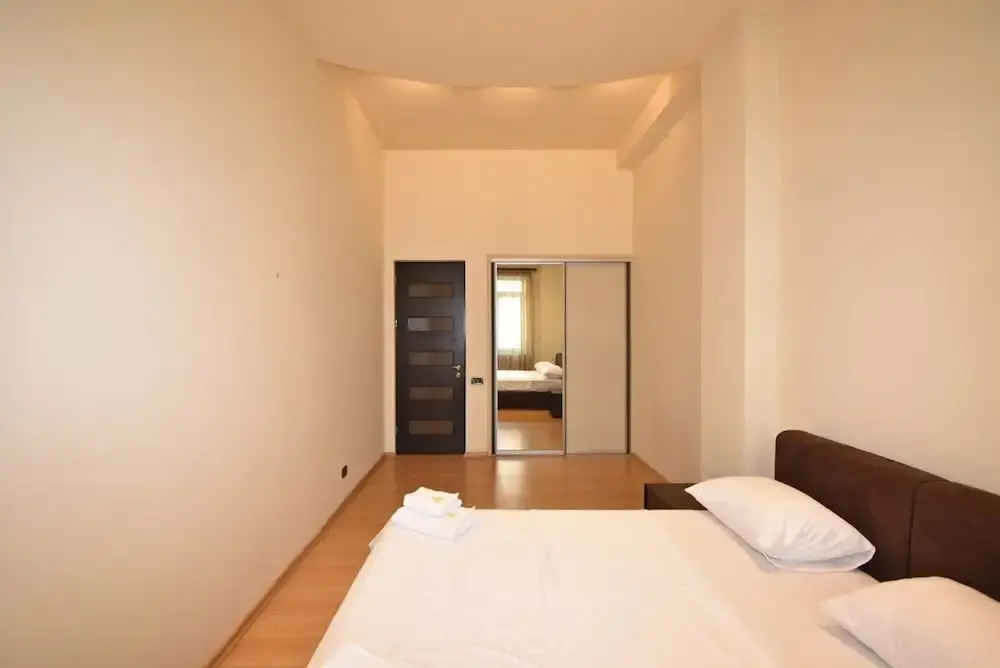 Spacious Apartment by Luxe Group TT606