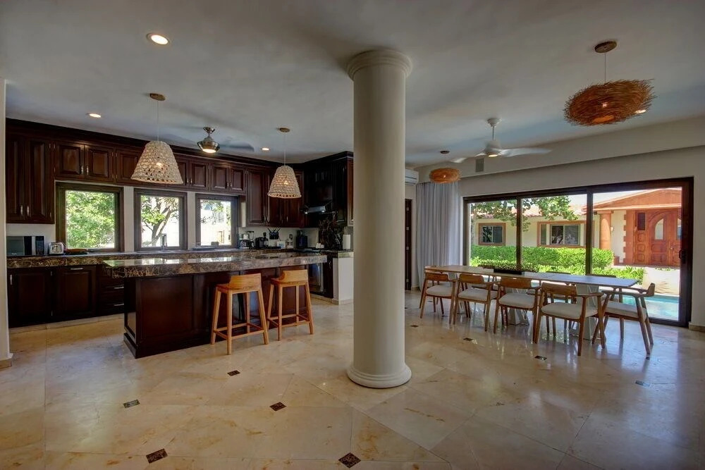 Wonderful 6 Bedroom villa 5 steps to the Best Beach in Playacar