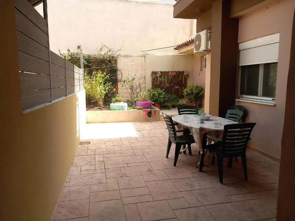 Airport's Close, Cozy Flat for 6 Persons