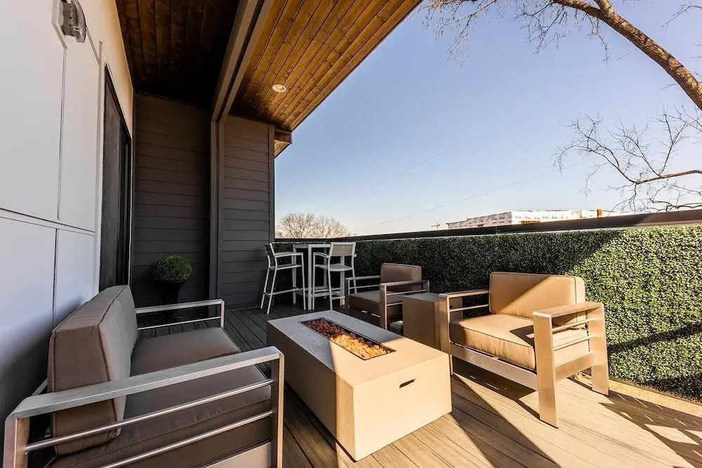 Broadway Getaway-rooftop Patio-mins to The Gulch