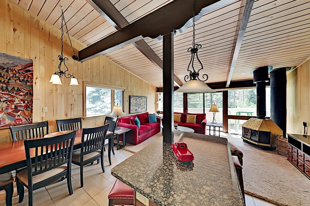 Updated Mountainside With Hot Tub 2 Bedroom Condo