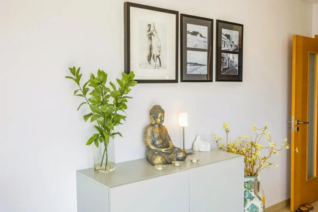 Exquisite Penthouse Apartment w Large Terrace Pool & Parking