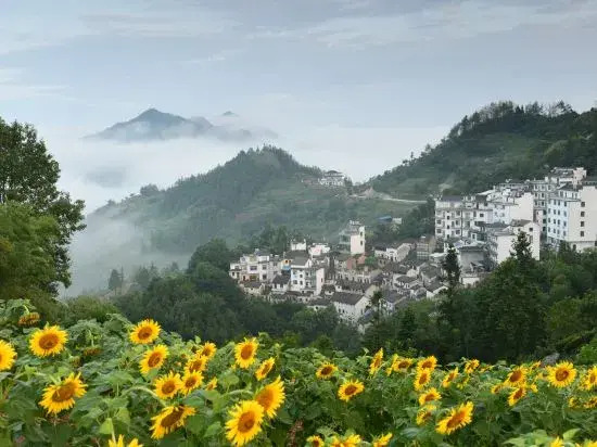 Atour Hotel (Huangshan Ancient Street, Xin'an Riverside)