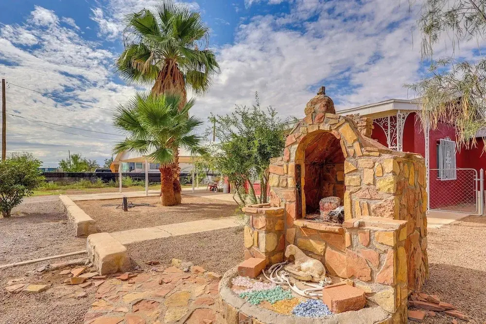 Walk Downtown: Authentic Adobe Home in Las Cruces!