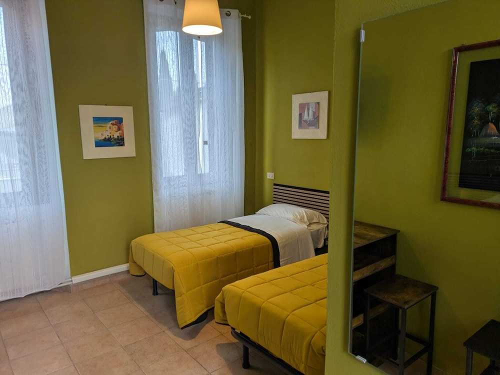 Corte Meneghina-short stays
