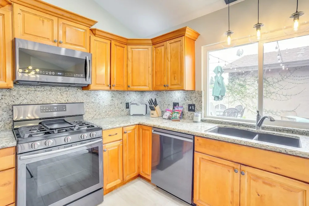 Idyllic Tustin Home w/ Private Patio & Grill