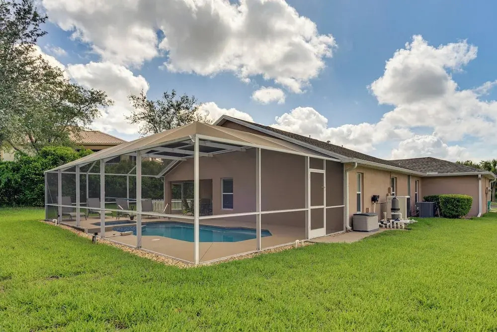 4 Mi to Beaches: Fort Myers Escape w/ Patio