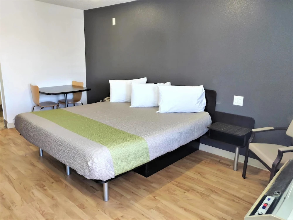 Studio 6-Fresno, CA - Extended Stay