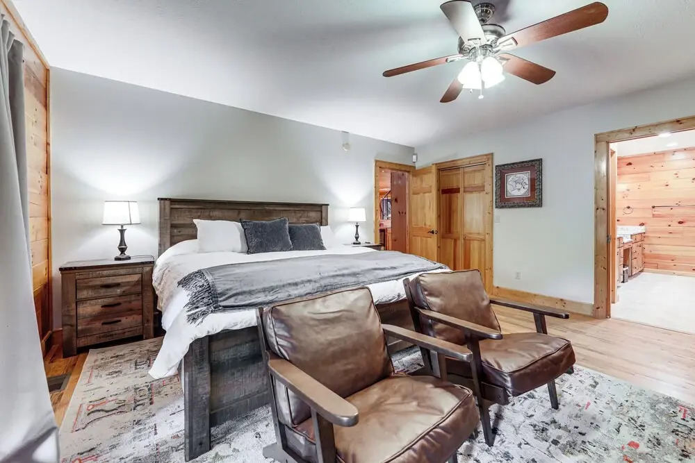 Luxe Smoky Mountains Cabin w/ Hot Tub & Views!