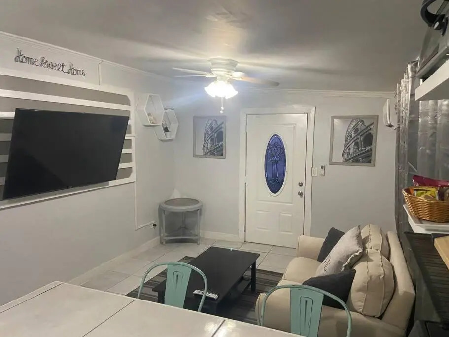 Airy 1-bedroom apartment 3 minutes from Downtown