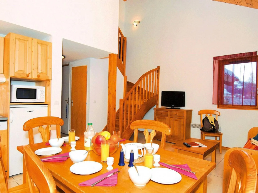 Wooden apartment in family friendly and sunny Superdevoluy