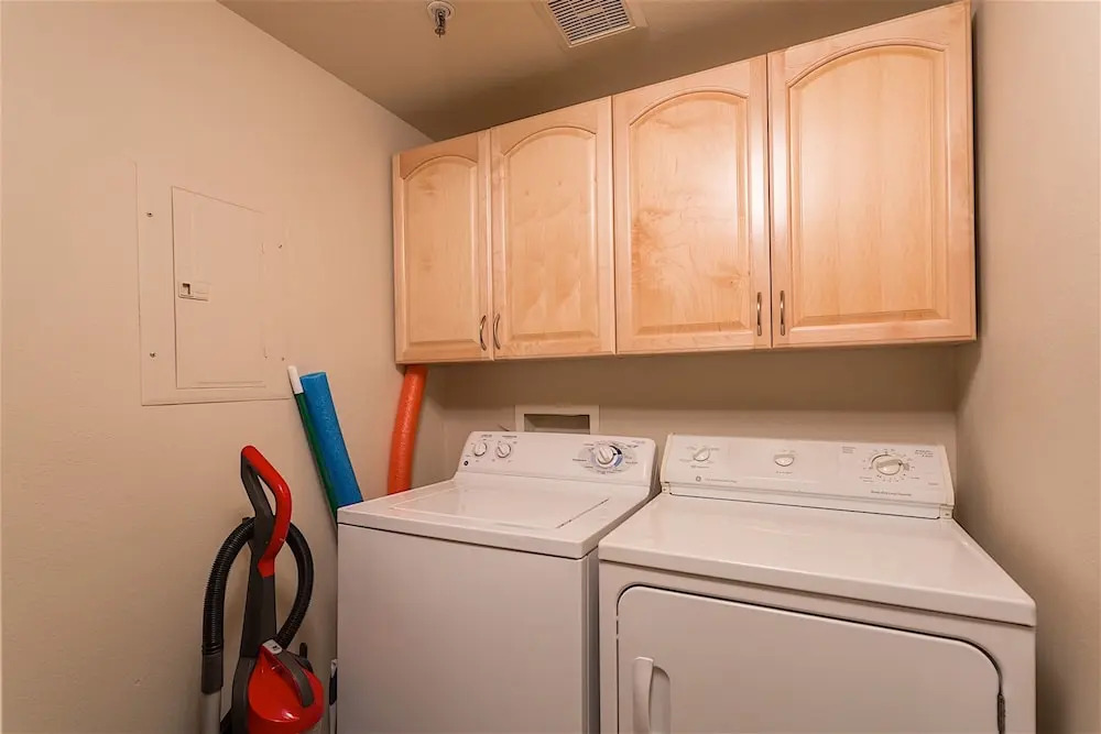 Canuck Condo 2 BR by Casago