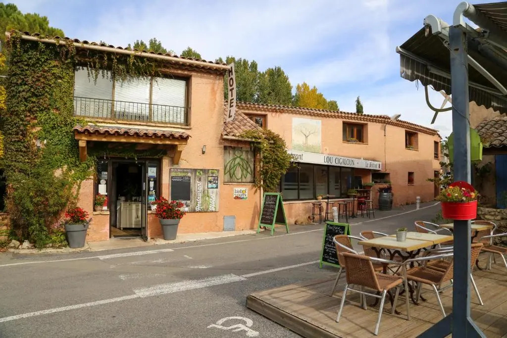 HOTEL 3 étoiles NN "LOU CIGALOUN"