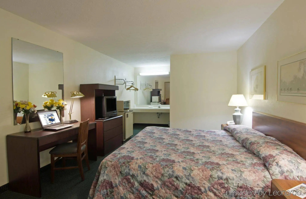 Americas Best Value Inn-Columbus/North