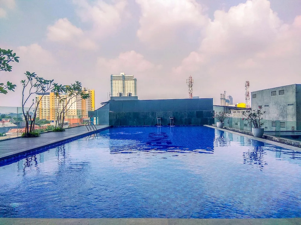 Good Choice And Strategic 2Br Without Living Room Evenciio Apartment