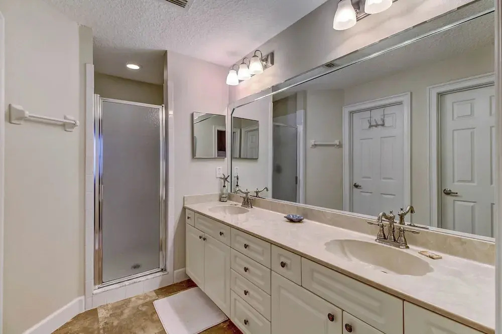 1 Block From the Beach, Next to Ft Clinch State Park and 2 Miles From Historic Centre Street