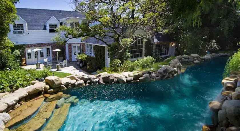 Hollywood Celebrity Estate by LuxPads