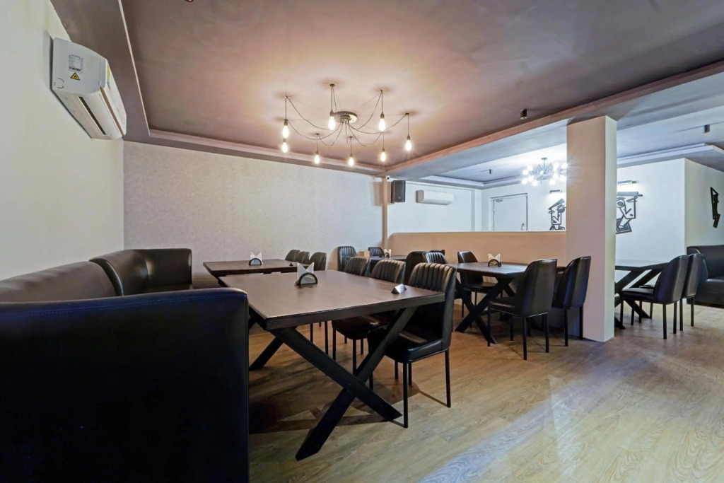 OYO Townhouse 1090 Fantasea Hotels