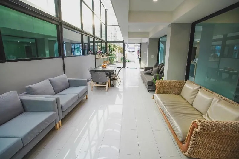Roomquest Don Muang Airport