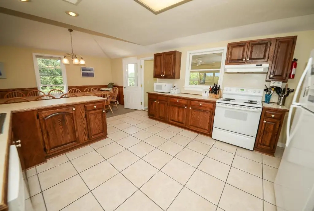 Carolina Breeze - Southern Shores, Chickahauk, 200 Yards to the Beach, Flex Stays, Private Decks