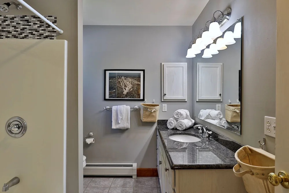Cortina Mountain Chalet - Outdoor Hot Tub - Close to Pico and Killington Mountains home