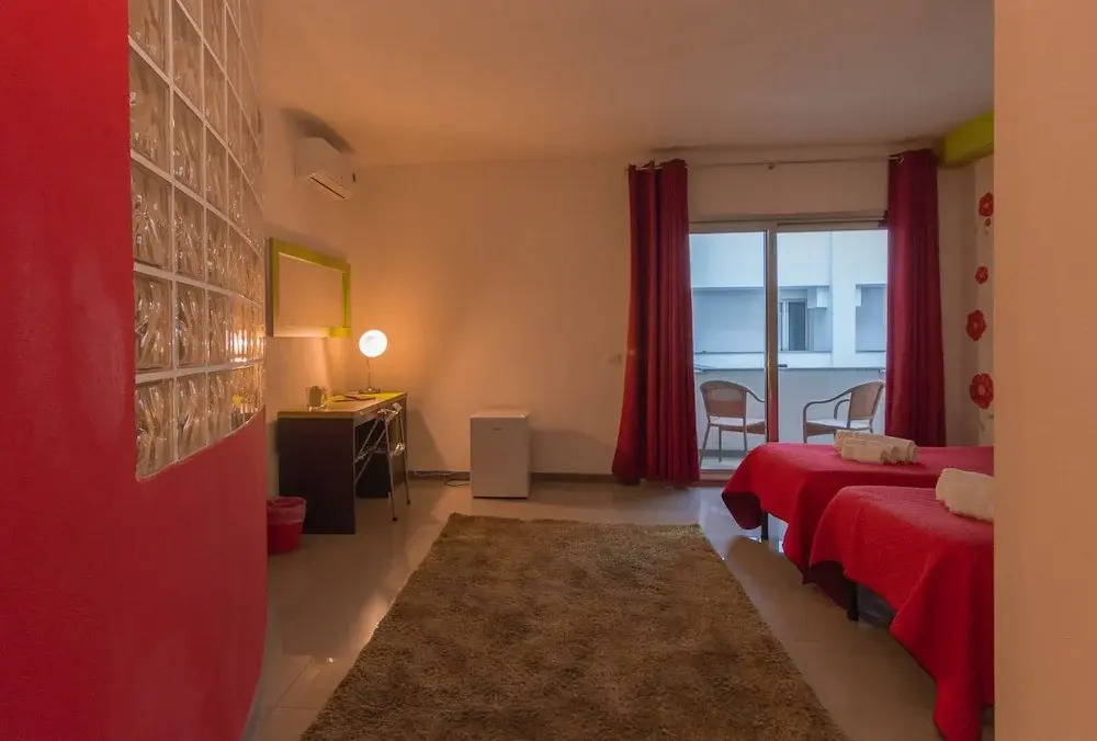 Delta Rooms