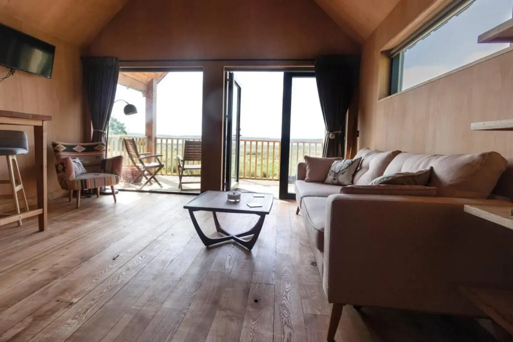 Birdwatchers Cabin