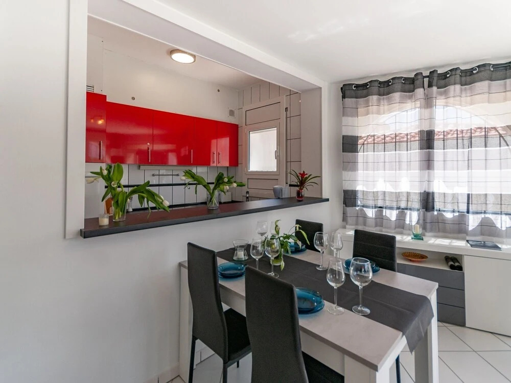 Beautiful Holiday Home for 4 With Private Swimming Pool
